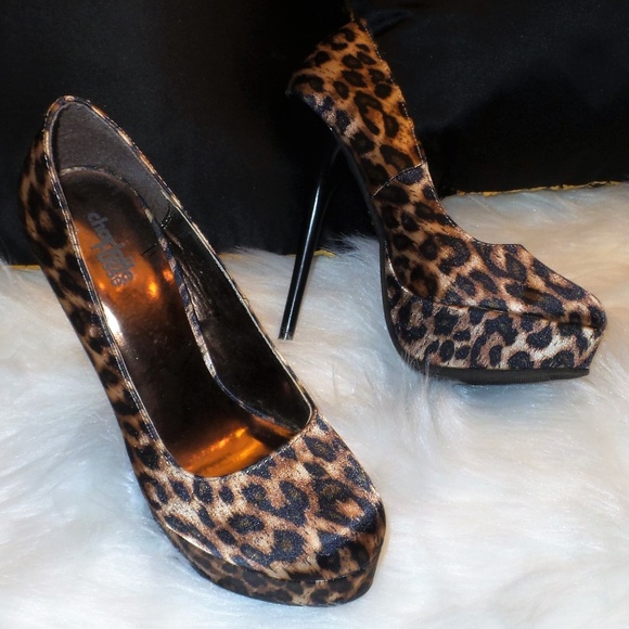 CHARLOTTE RUSSE Leopard Print Heel - Picture 3 of 6